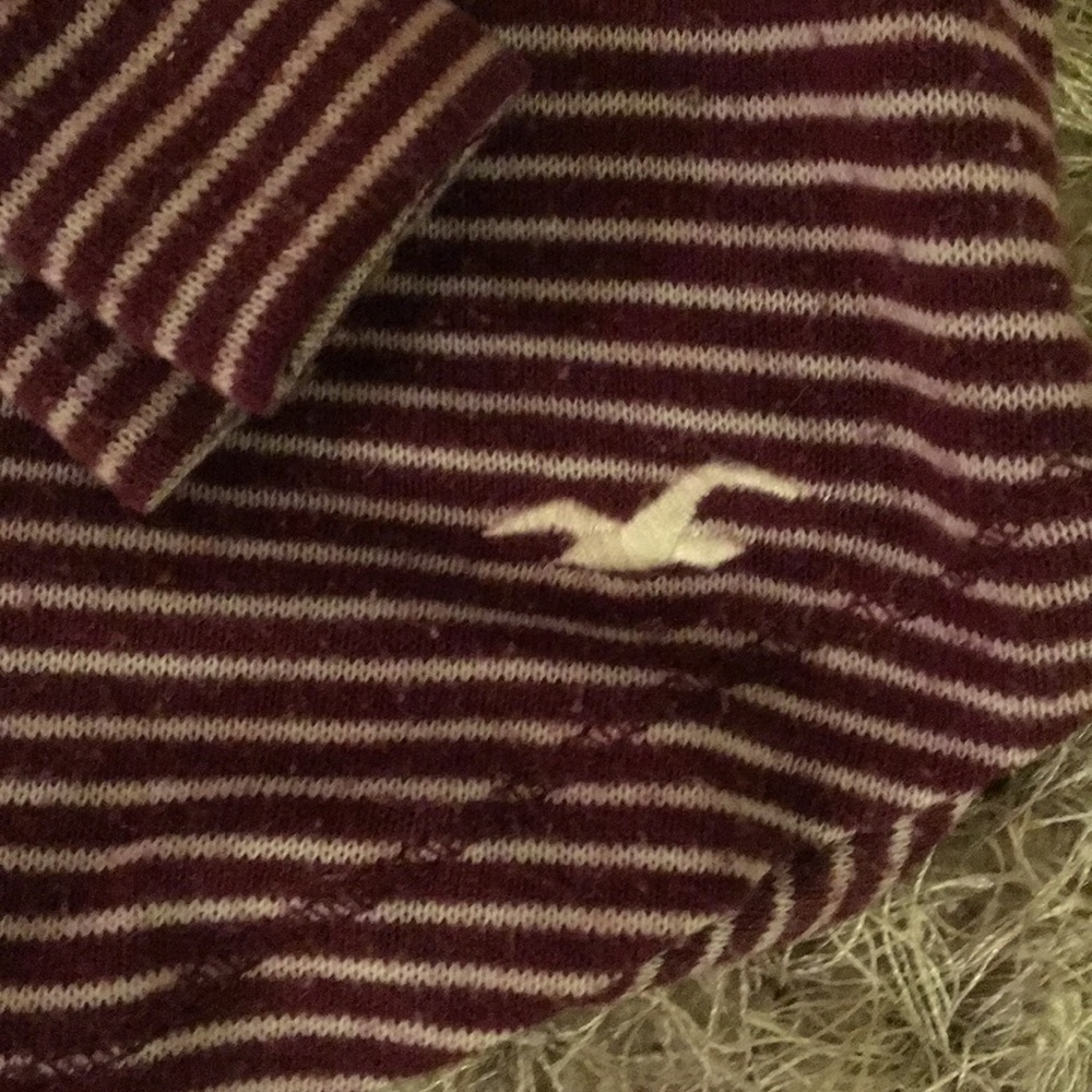 Hollister Long sleeve maroon n white shirt - Picture 2 of 3